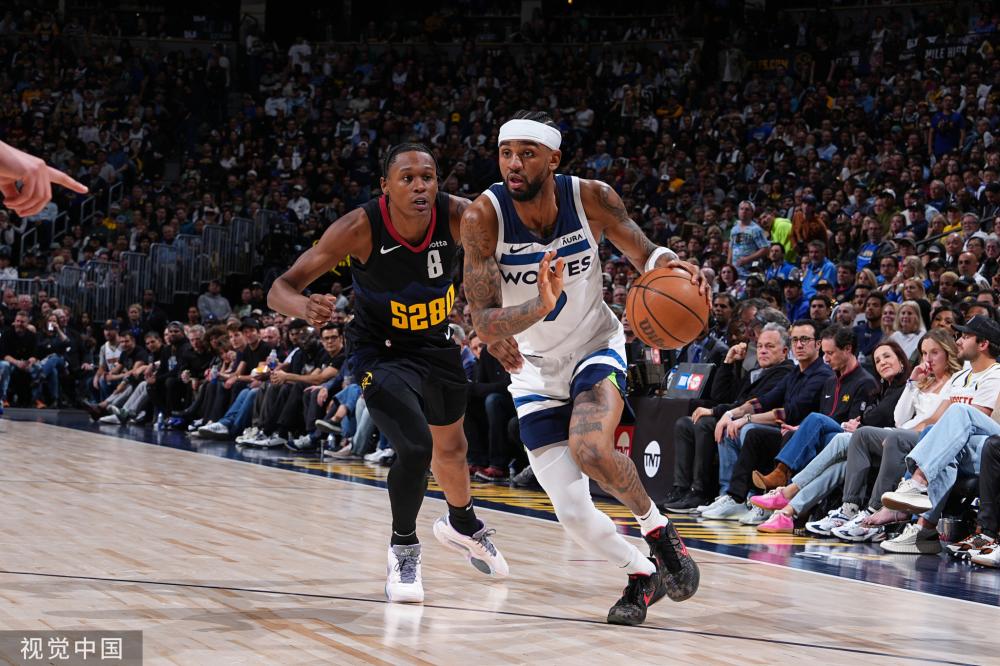 我们期待她 我们期待她